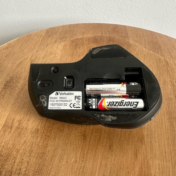 Verbatim Wireless Mouse Model: 98622 8-Button Deluxe Blue LED- No Battery Cover. - Picture 7 of 11